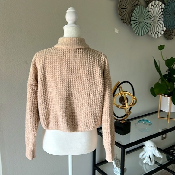 So: NEW Women Waffle Soft Crop Tan Long Sleeve Sweater with Zipper Front, Size S - Picture 4 of 8